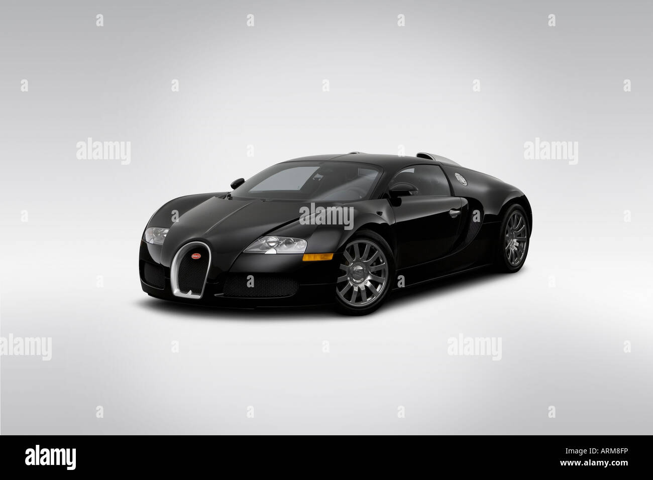 2008 Bugatti Veyron 16.4 en negro - Vista del ángulo frontal Fotografía de  stock - Alamy