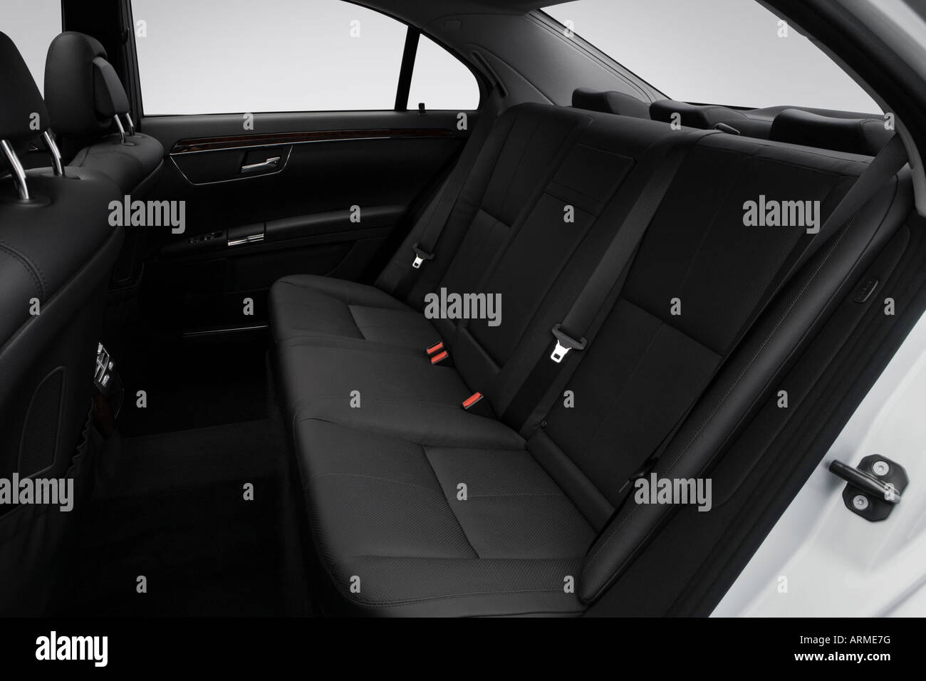 08 Mercedes Benz Clase S S550 En Plata Asientos Traseros Fotografia De Stock Alamy
