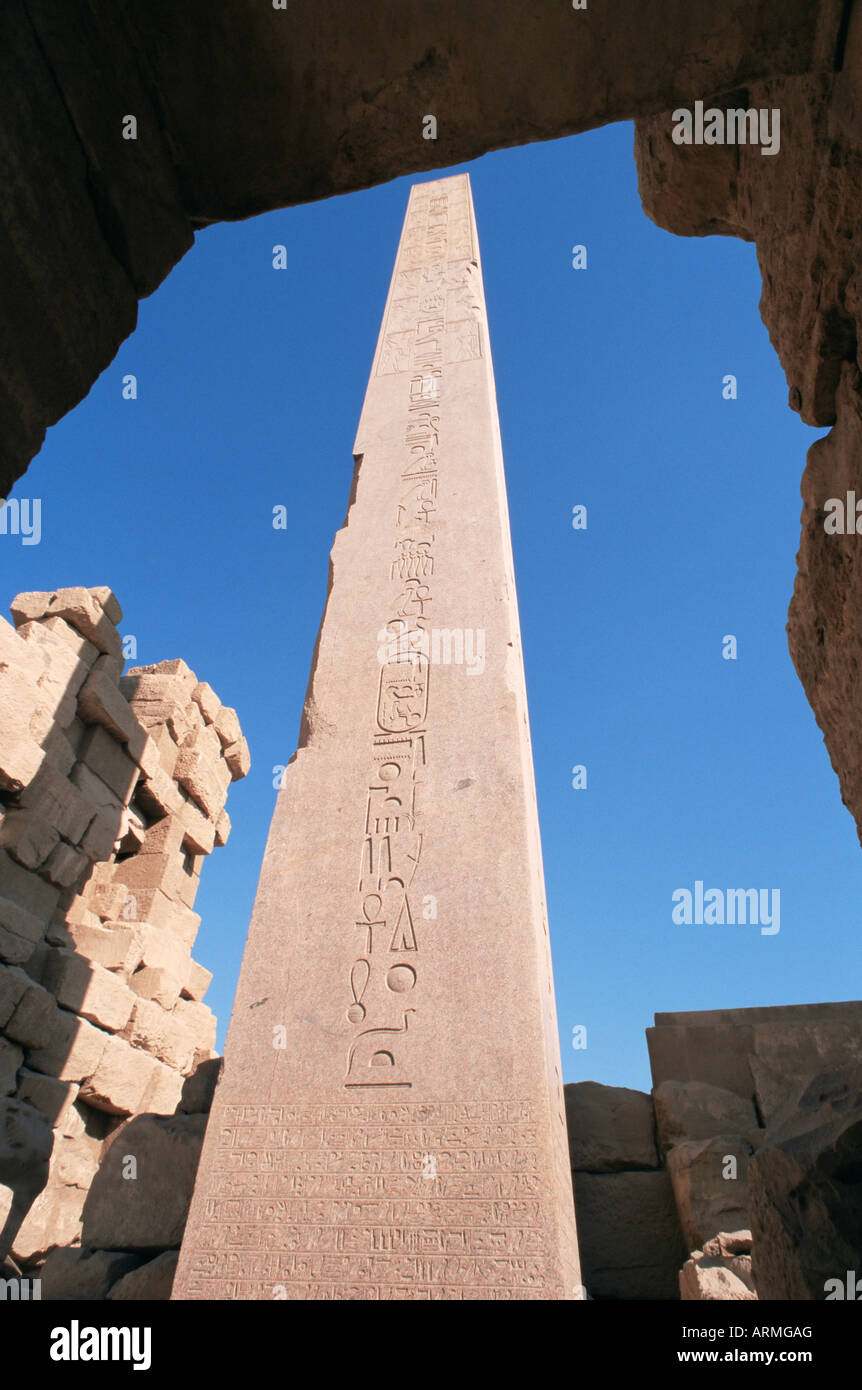 El obelisco de la Reina Hatshepsut, el templo de Karnak, Tebas, Sitio del Patrimonio Mundial de la UNESCO, Egipto, el Norte de África, África Foto de stock