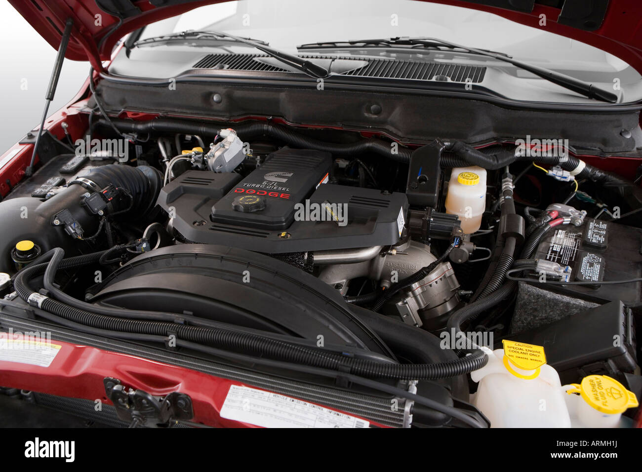 2008 Dodge Ram 2500 Laramie en rojo - motor Fotografía de stock - Alamy