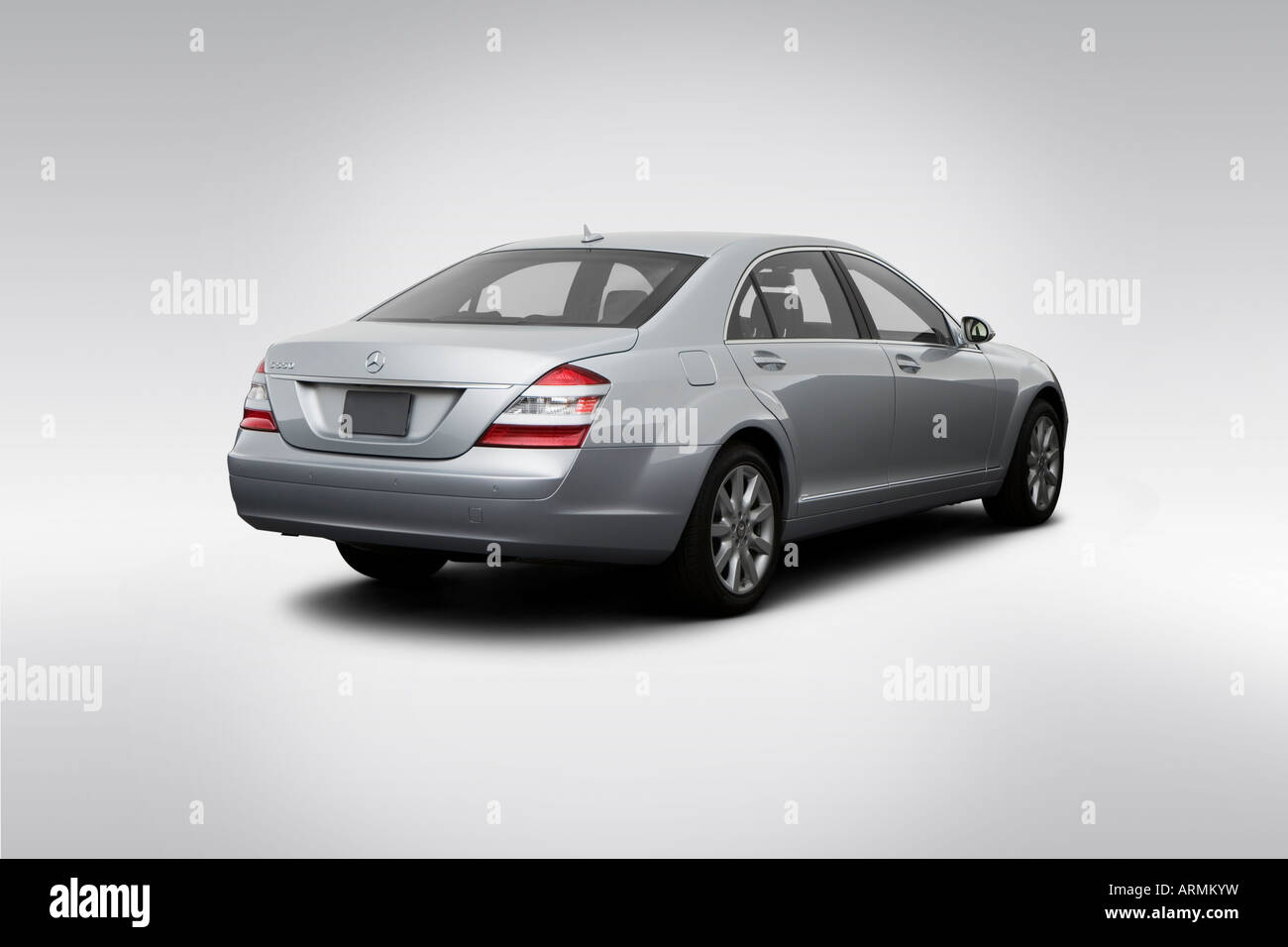 08 Mercedes Benz Clase S S550 En Plata Angulo De Vision Trasera Fotografia De Stock Alamy