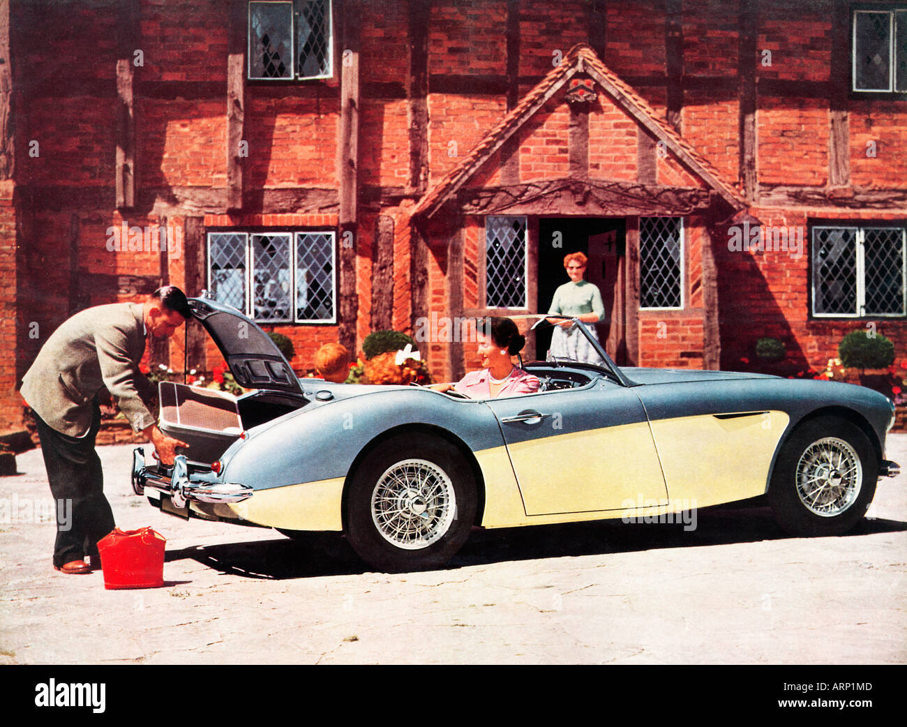 Austin Healey 100 6 1957 folleto foto del clásico modelo de coche deportivo con espacio para toda la familia Foto de stock