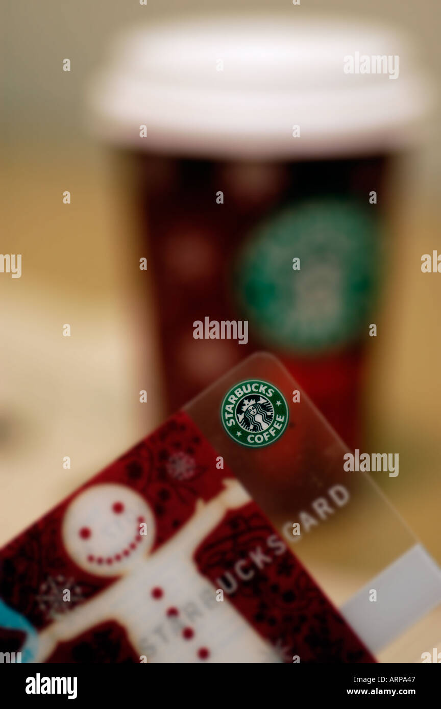 Arrugas a nombre de rango Una tarjeta de regalo de Starbucks decorado para la Navidad Fotografía de  stock - Alamy