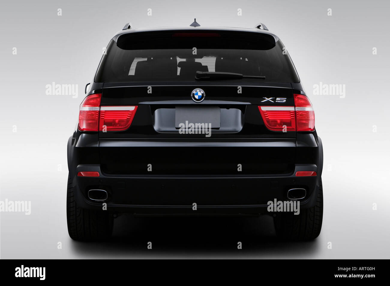 2008 BMW X5 4.8i en negro Baja/Gran parte trasera Fotografía de stock