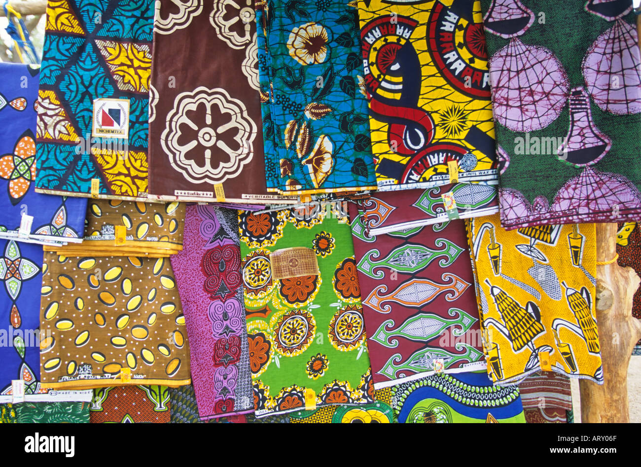El tejido para la venta, Kila mercado, cerca de Rhumsiki, Camerún Foto de stock