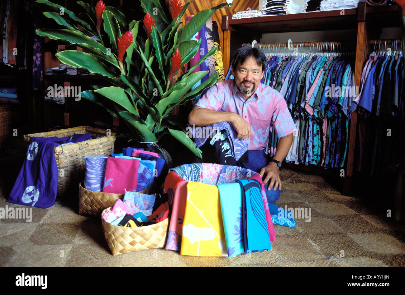 Sig Zane de Sig Zane, diseño en tienda especializada en auténticos diseños  de planta hawaiana en ropa y accesorios, centro de hilo Fotografía de stock  - Alamy