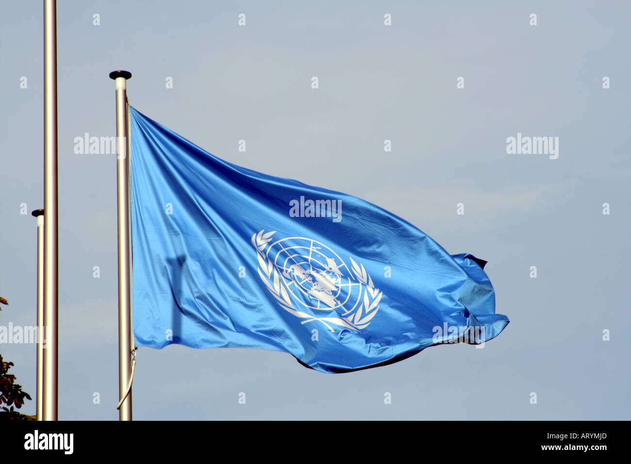 Bandera de las Naciones Unidas en Tall Eugen edificio Renania del Norte-Westfalia Bonn Alemania Europa Foto de stock