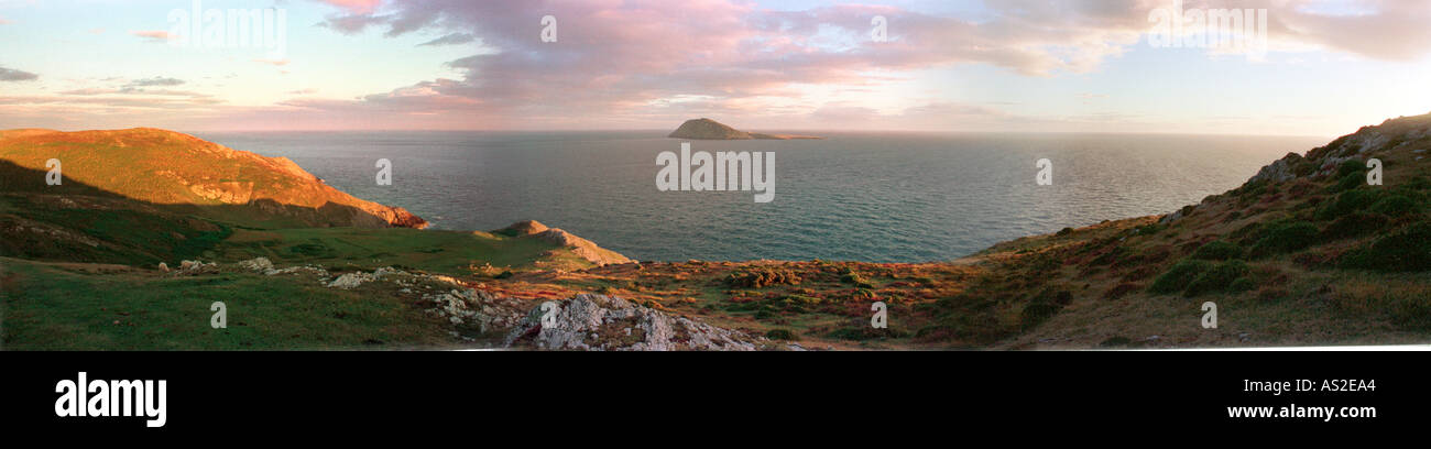 Bardsey sunset Cardigan Bay Gales U K Europa Ynys Enlli Lleyn Peninsula Foto de stock