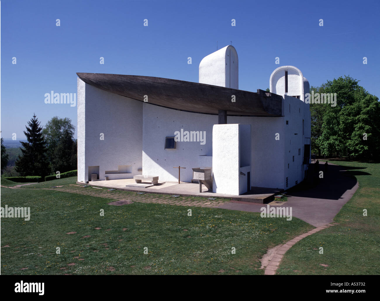 Ronchamp, Wallfahtskirche Notre-Dame-du-Haut, Architekt: Le Corbusier Foto de stock