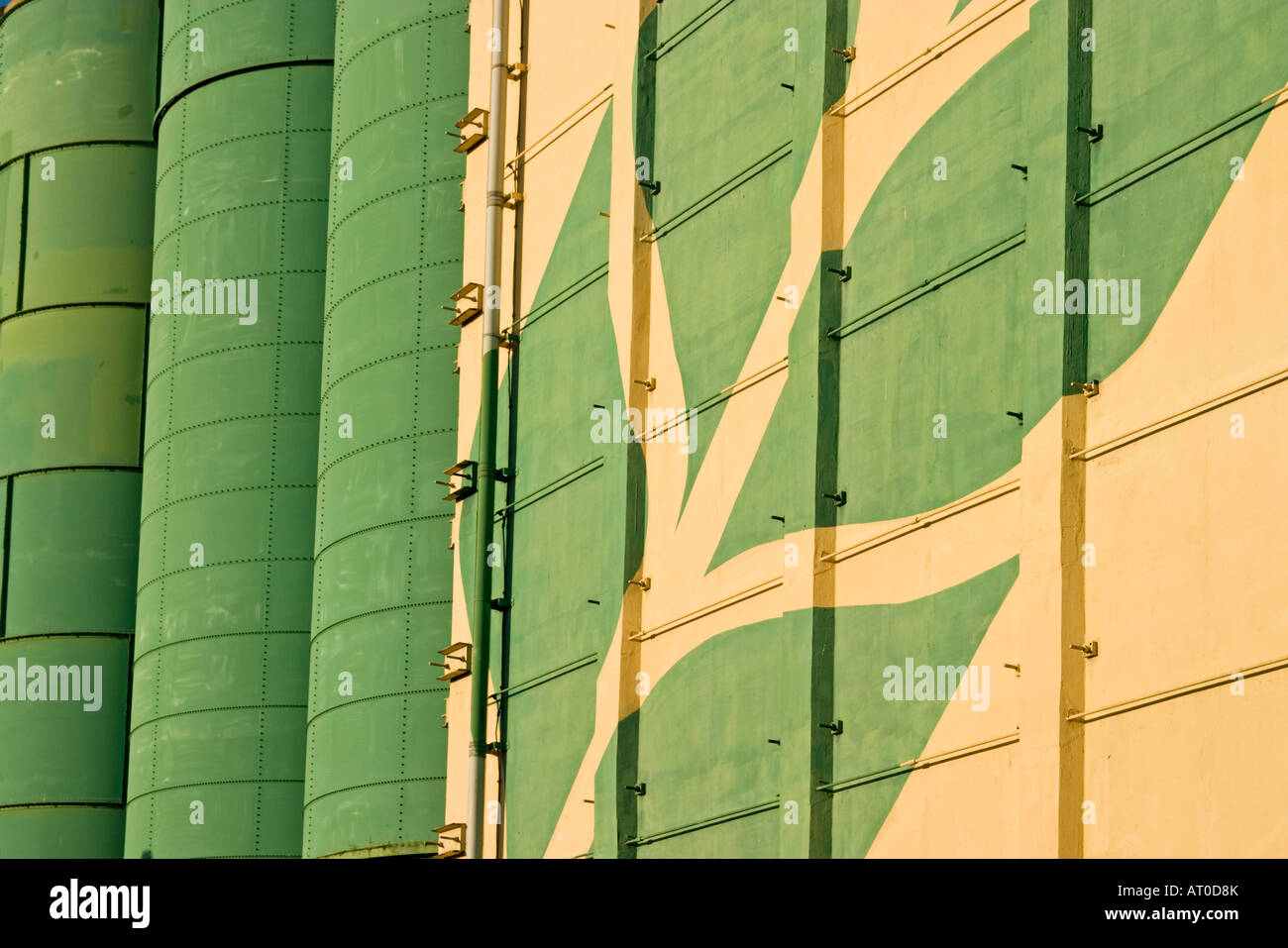 Detalle de Rank Hovis molino y silos de grano Trafford Park, Manchester Foto de stock