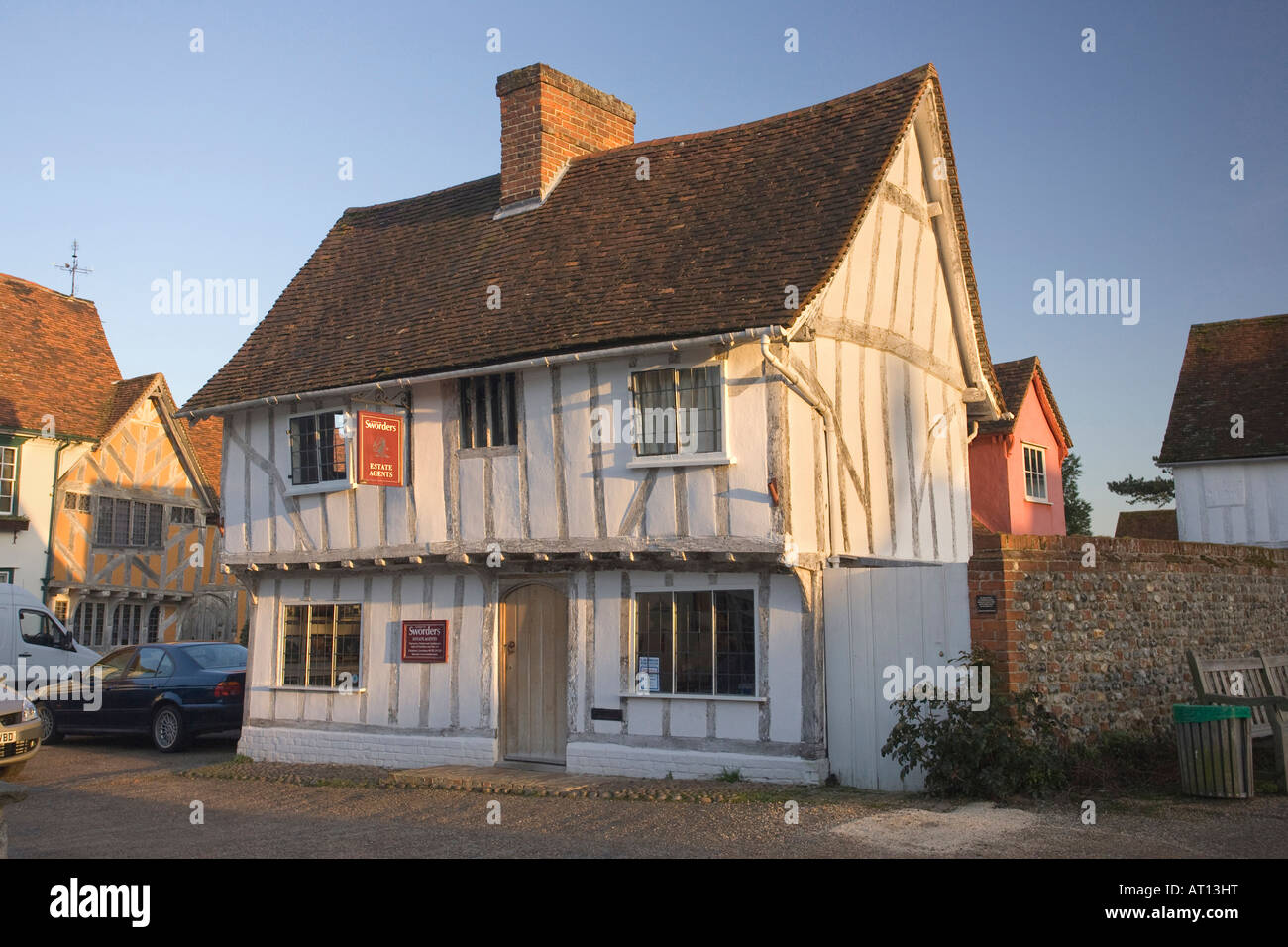 Bastidor de madera casa tradicional en el centro de la plaza del mercado, Lavenham en Suffolk, Reino Unido, 2008 Foto de stock