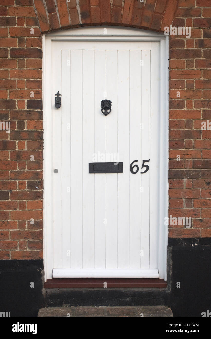 Puerta de entrada de una casa en Suffolk, Reino Unido Foto de stock