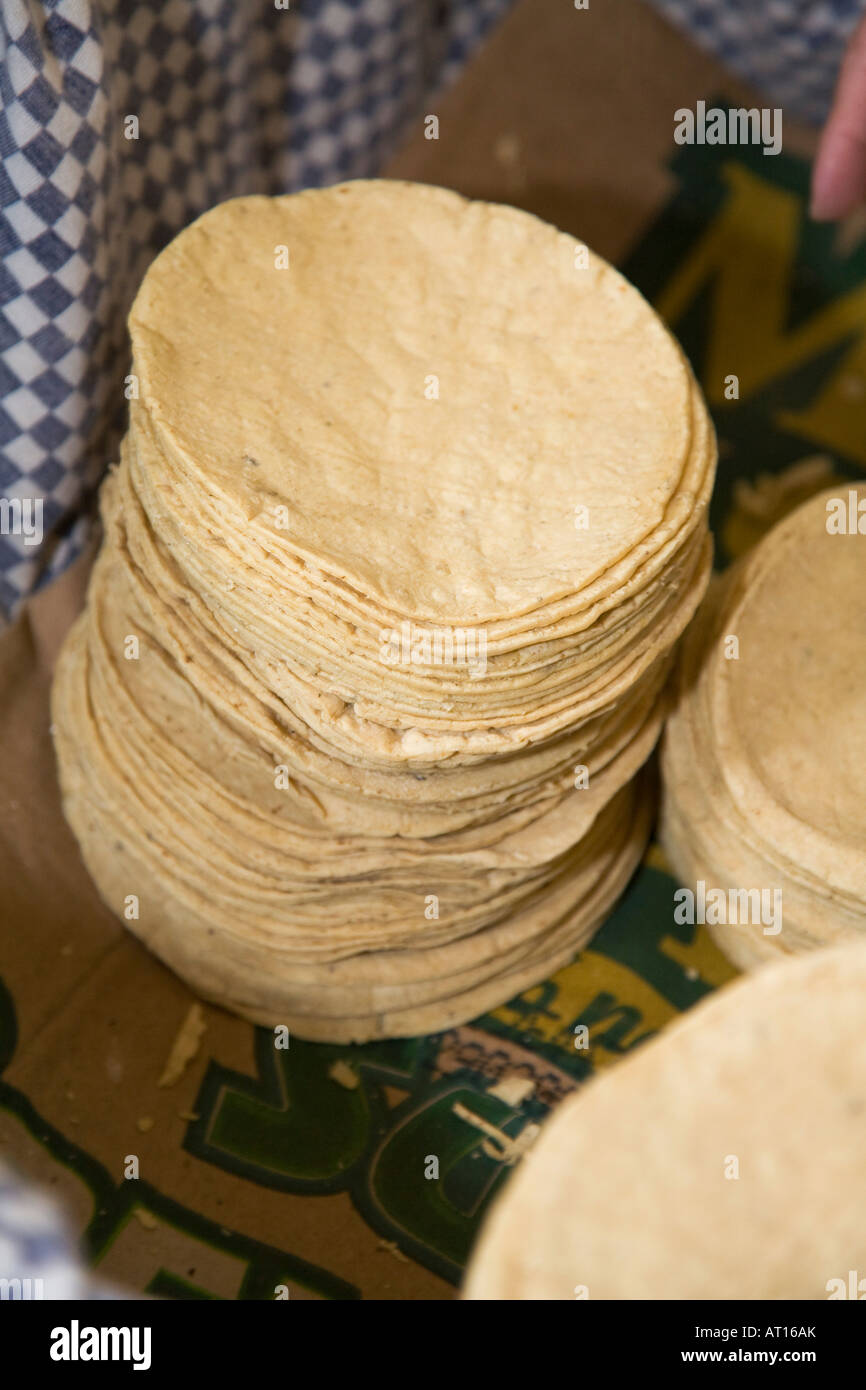 Produccion de tortillas fotografías e imágenes de alta resolución - Alamy