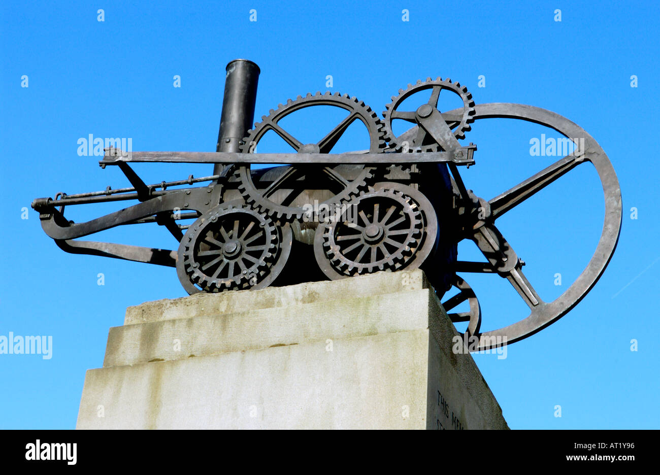 Escultura Conmemorativa de Richard Trevithick de 1771 a 1833 el vapor pionero en Merthyr Tydfil South Wales valles UK Foto de stock