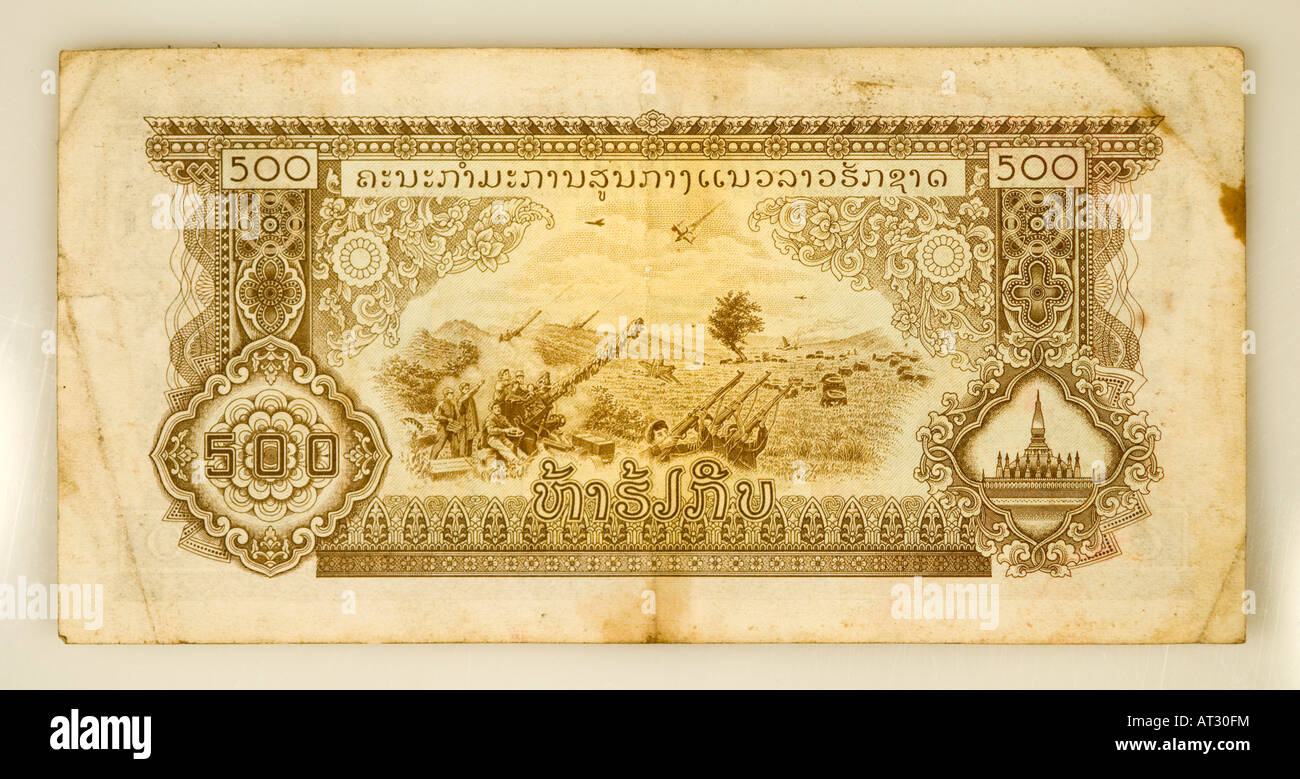 Una antigua versión comunista de Laos moneda la Kip escena muestra de Pathet Lao luchando contra las fuerzas del Gobierno americano y Lao Foto de stock
