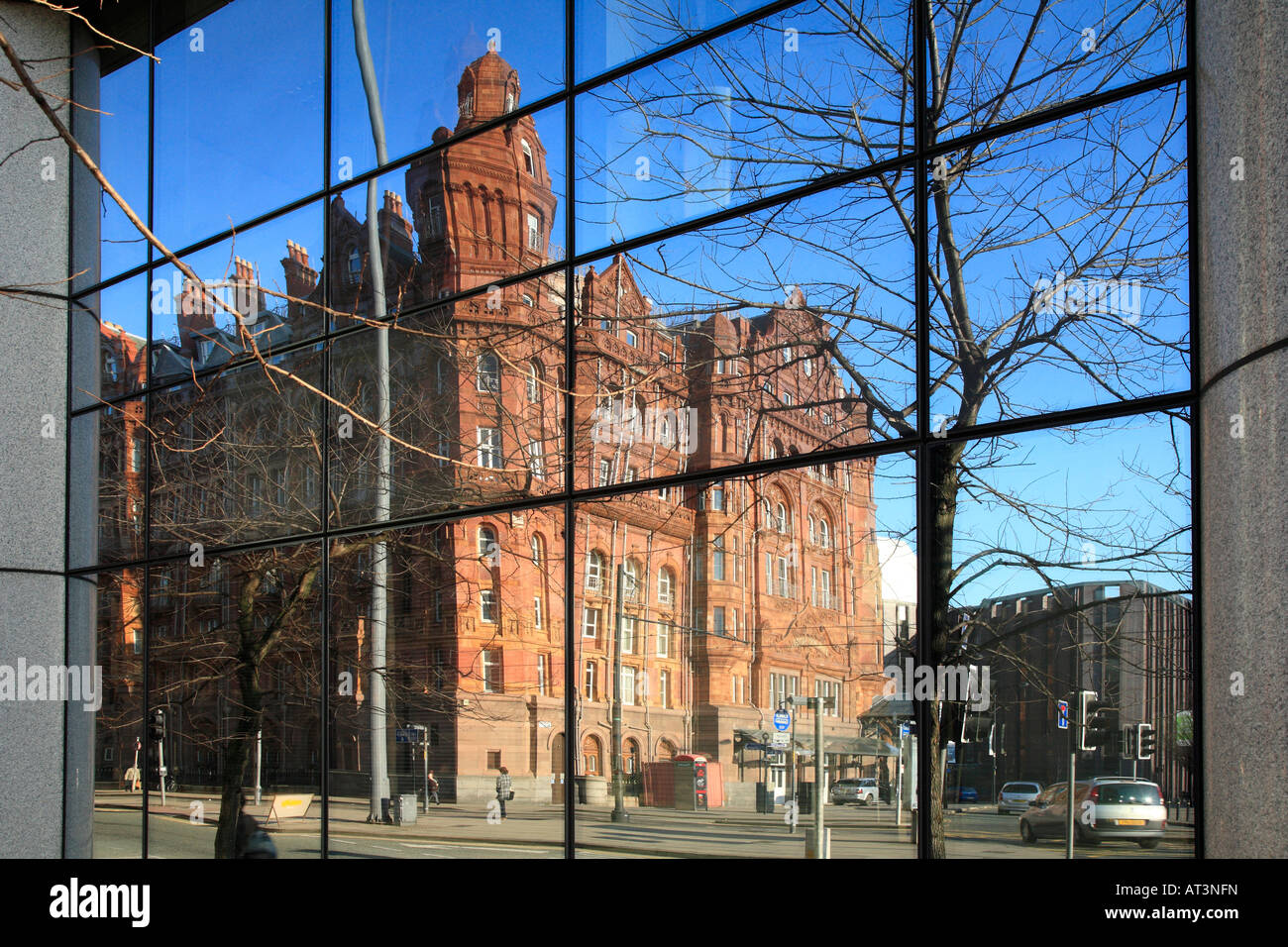 Reflejo de la Midland Hotel, Manchester, Inglaterra, Reino Unido Foto de stock