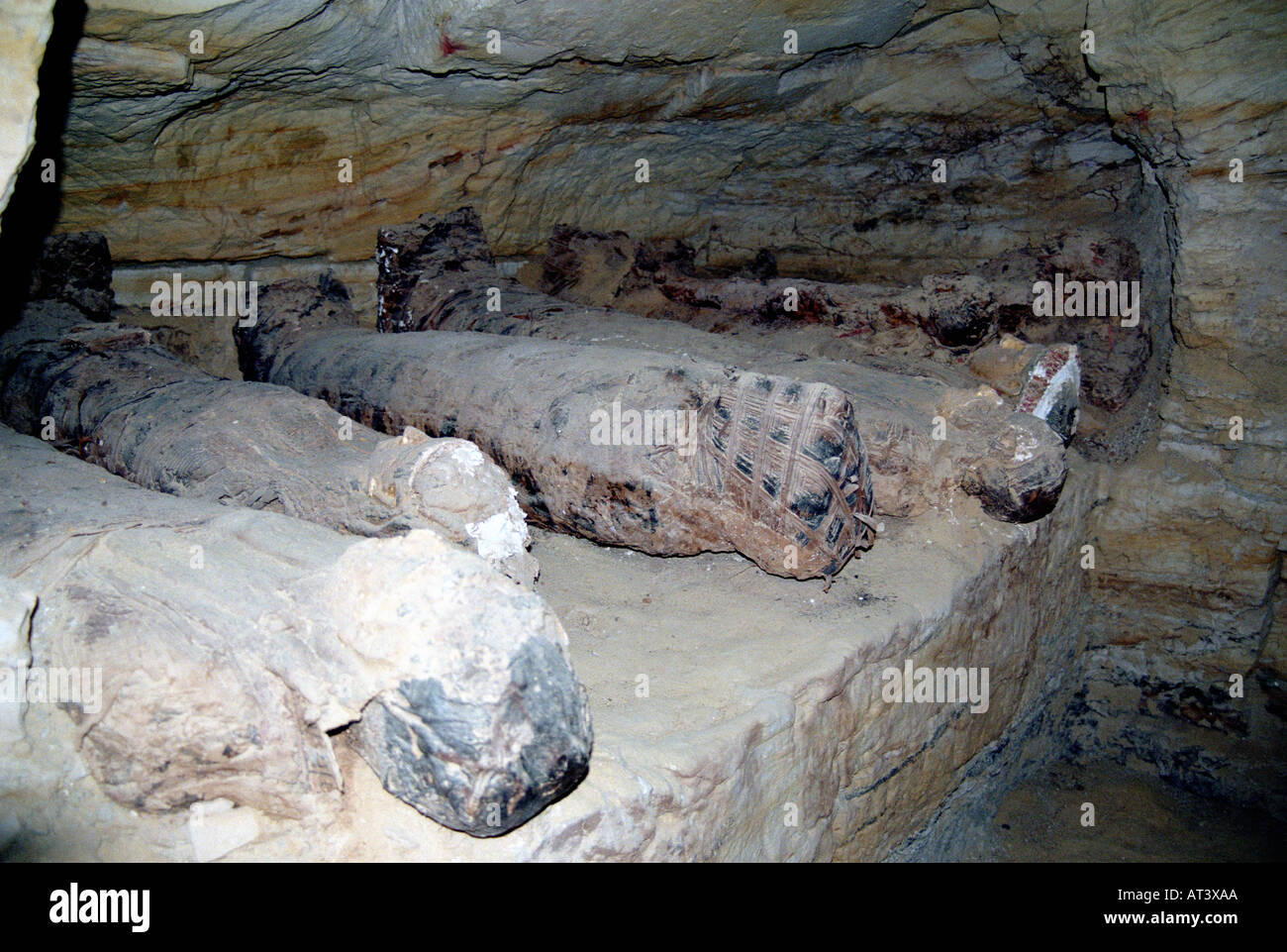 Valle de las momias doradas fotografías e imágenes de alta resolución -  Alamy