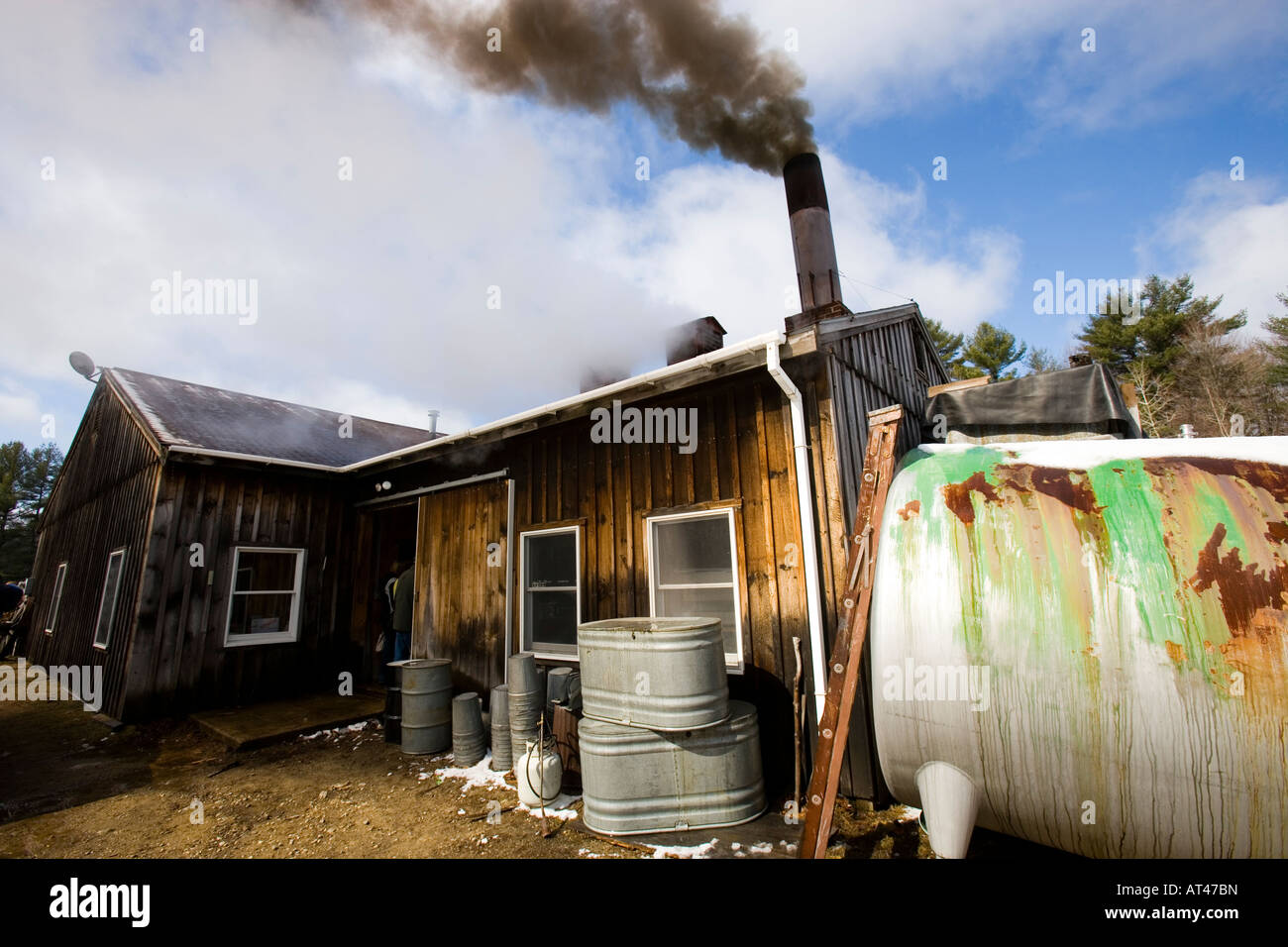 Humo De La Chimenea De La Casa Fotos e Imágenes de stock Alamy