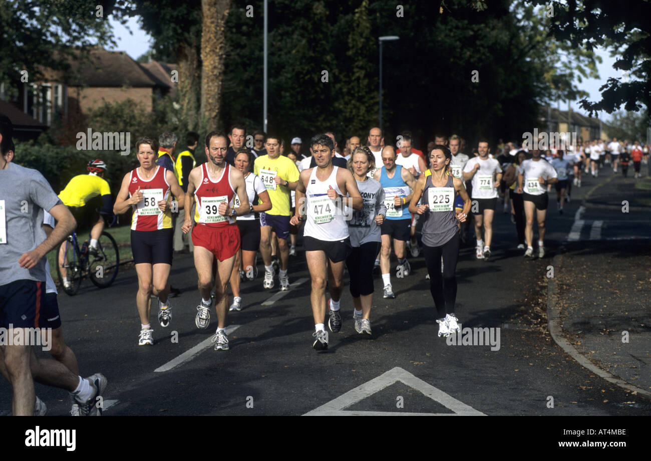 Mixed race marathon runners fotografías e imágenes de alta resolución -  Alamy