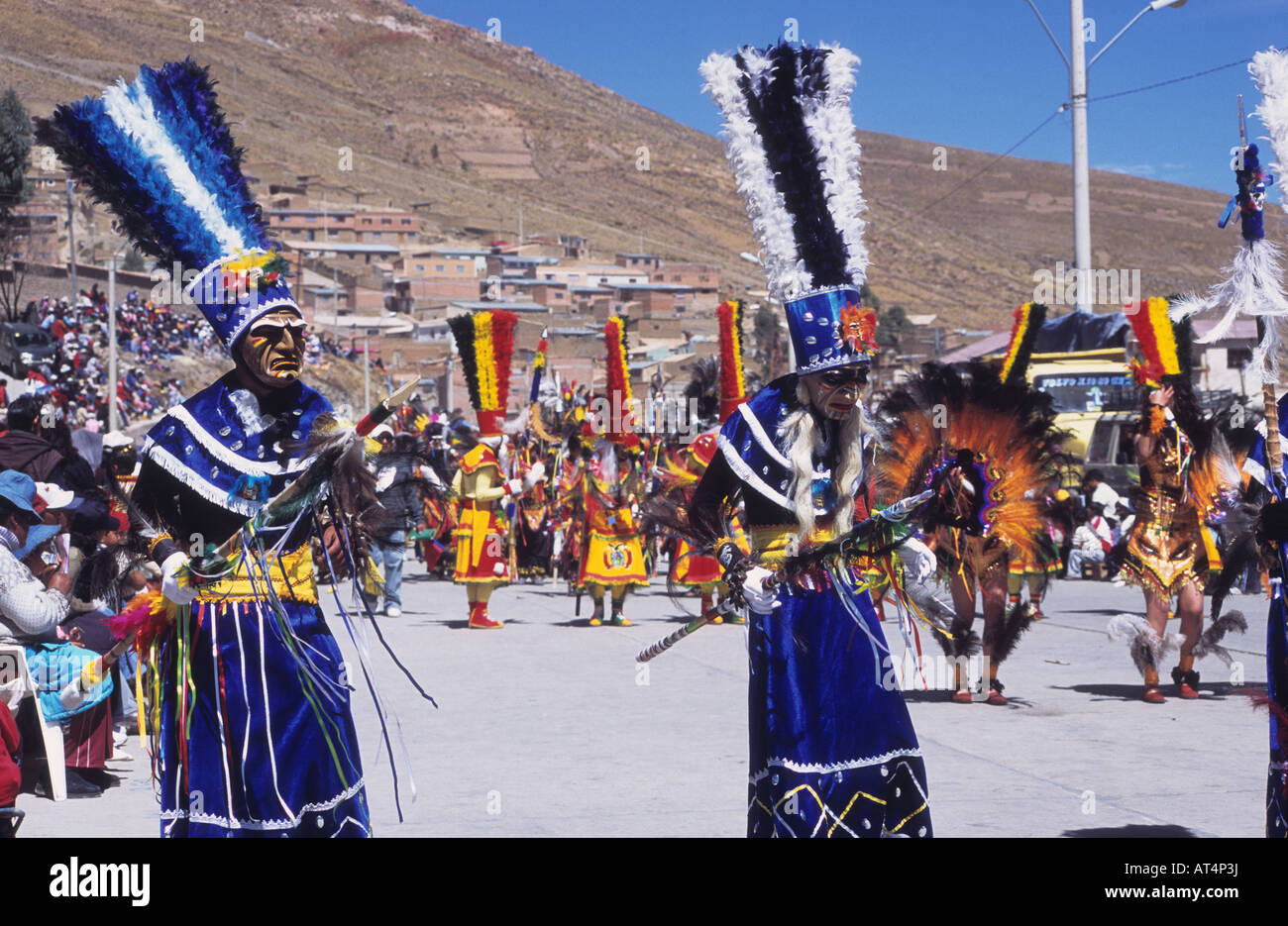 Tobas bailarines enmascarados Chutillos festival, Potosí, Bolivia