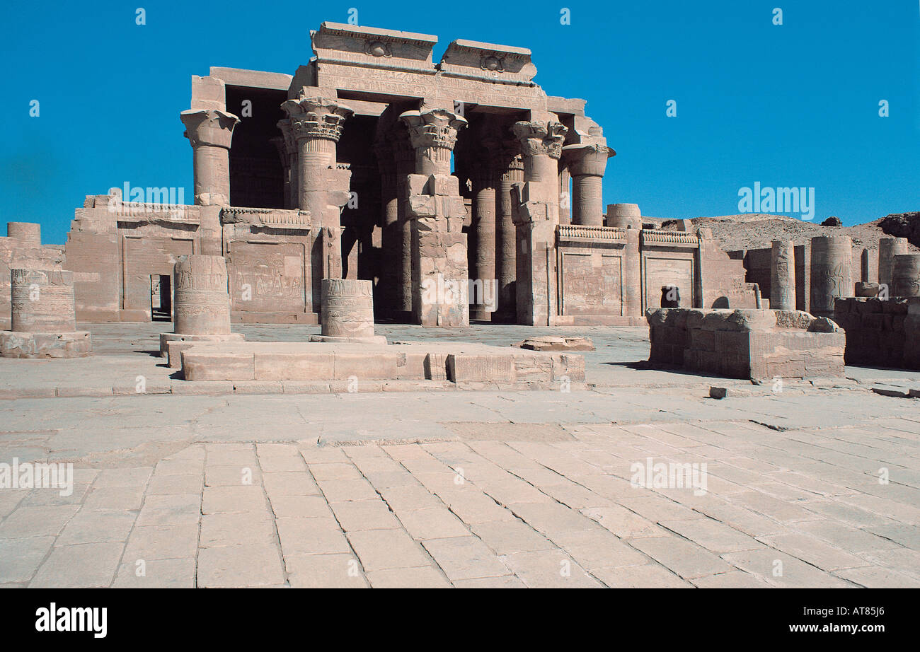 Las ruinas del templo de Kom Ombo, a orillas del río Nilo, Egipto Foto de stock
