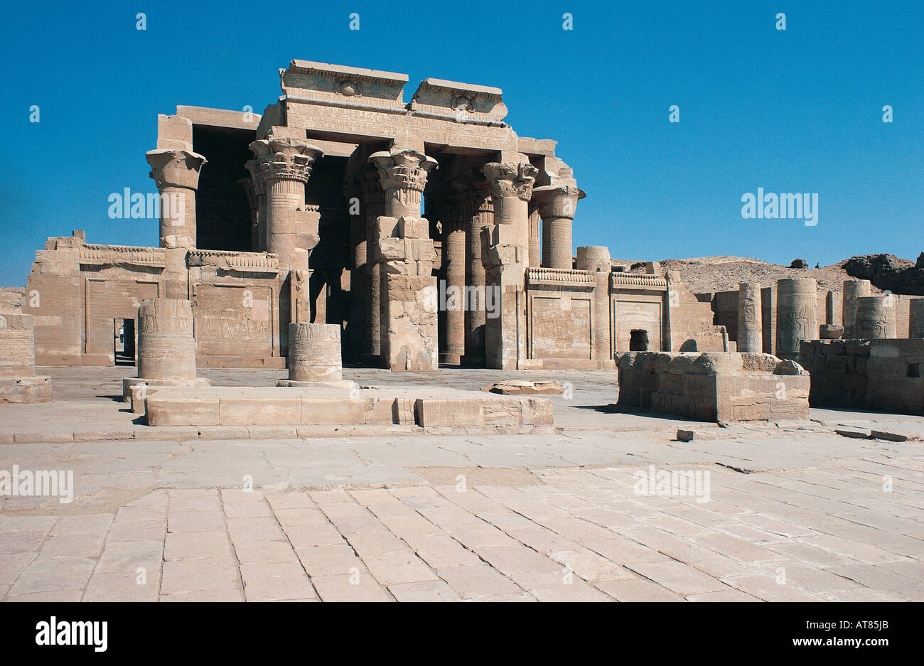 Las ruinas del templo de Kom Ombo, a orillas del río Nilo, Egipto Foto de stock