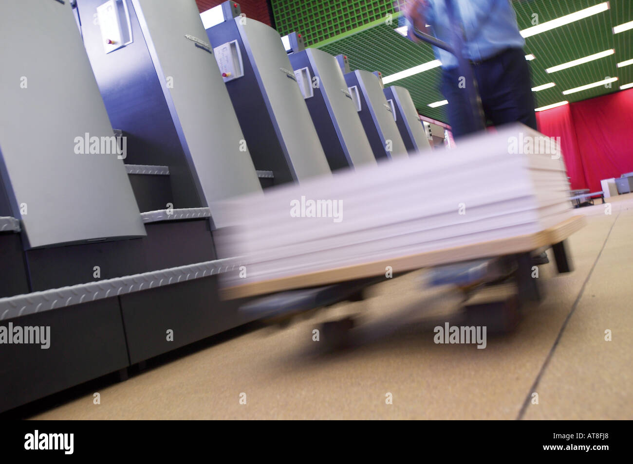 Flat Pack. imprimir papel máquina, moviendo el papel, impresoras de papel, Foto de stock