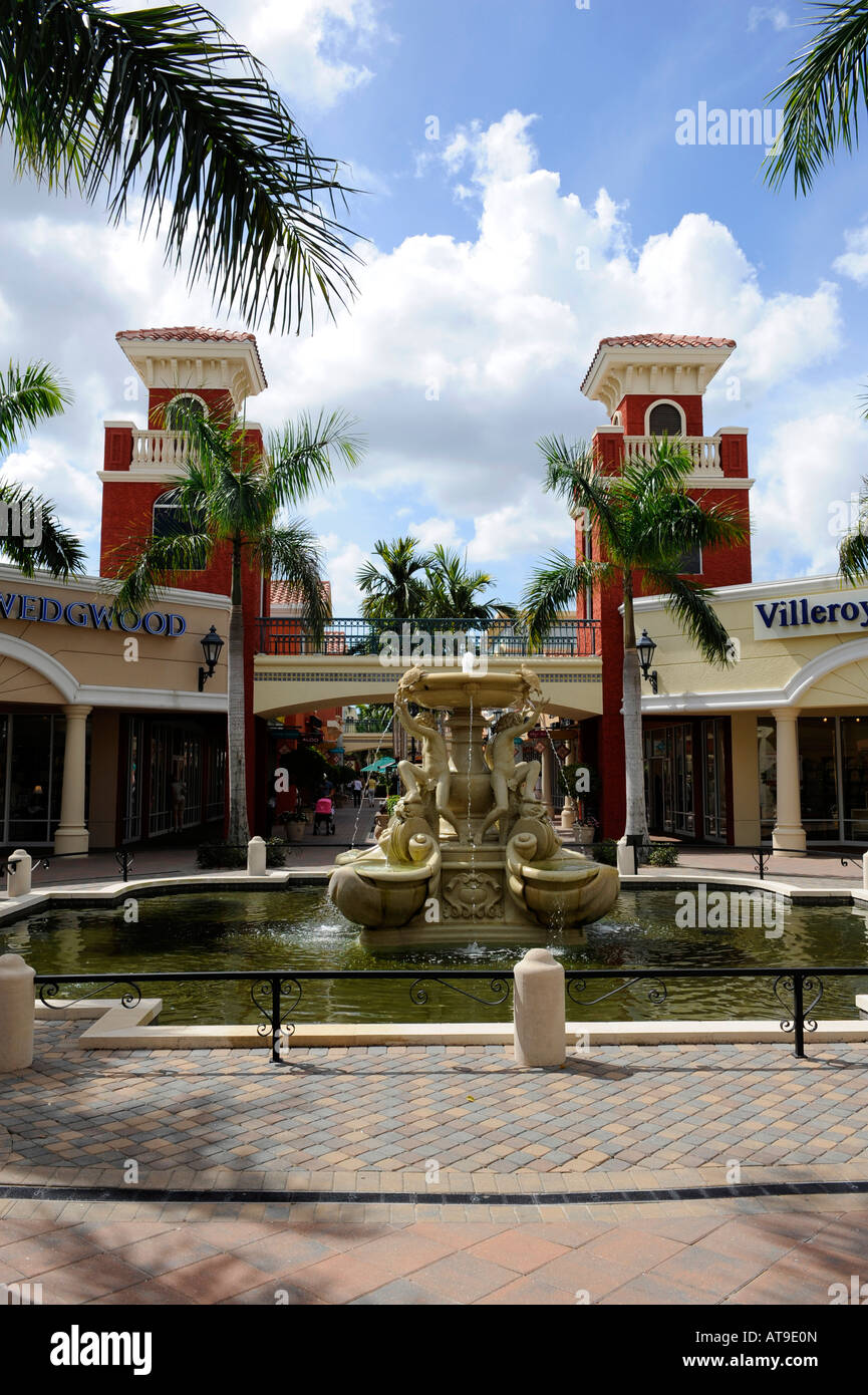 Miromar Outlets Shopping Mall Naples, Florida distrito comercial exterior  Fotografía de stock - Alamy