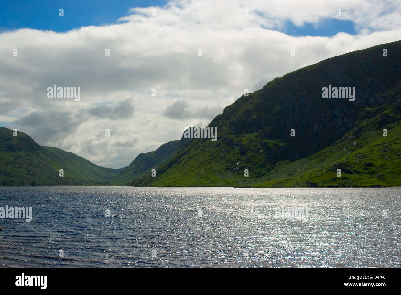 El lago, el Parque Nacional de Glenveagh, Irlanda Foto de stock