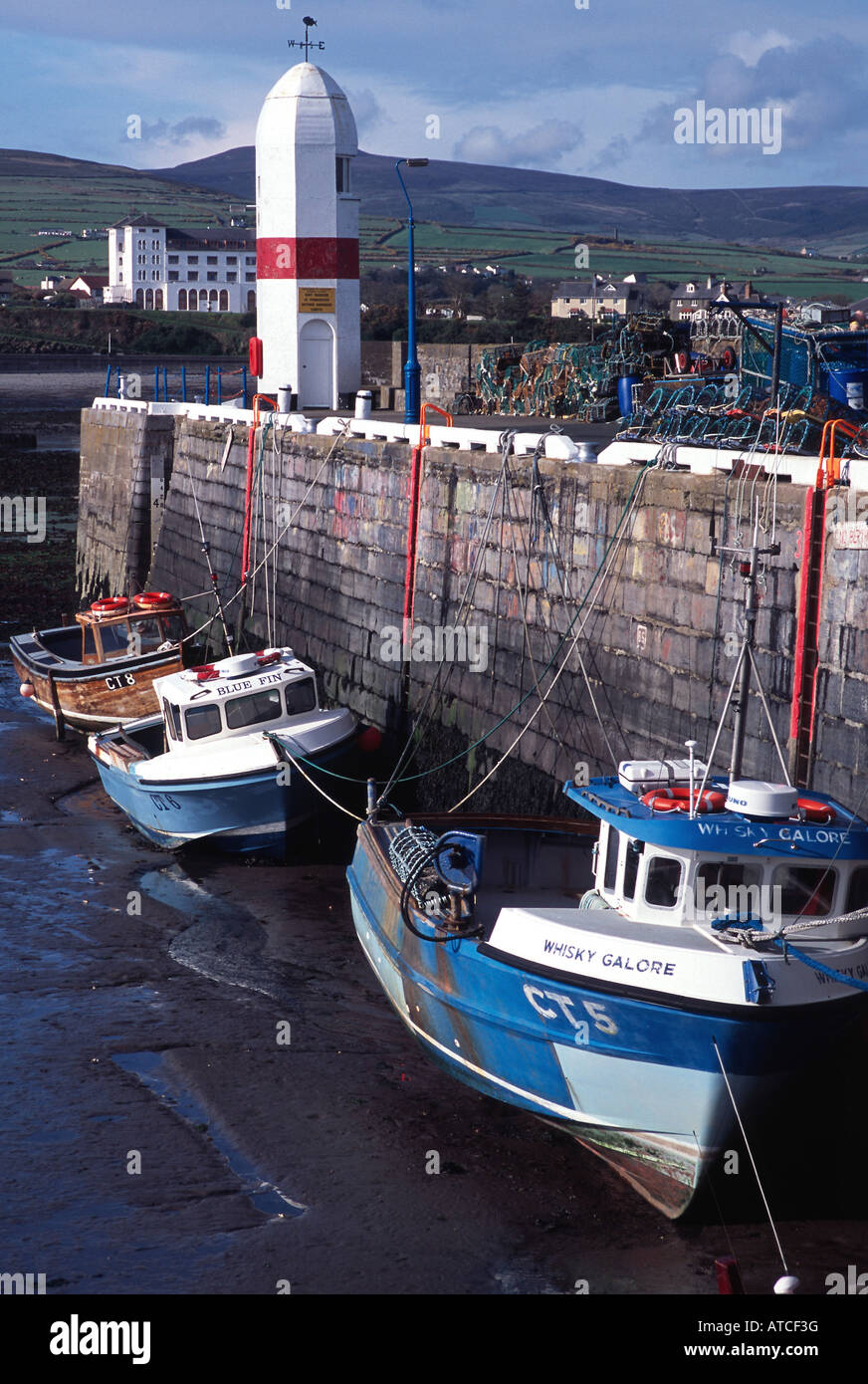 El puerto de Santa María, en el puerto de barcos en marea baja muro isla de  Man Reino Unido gb Fotografía de stock - Alamy