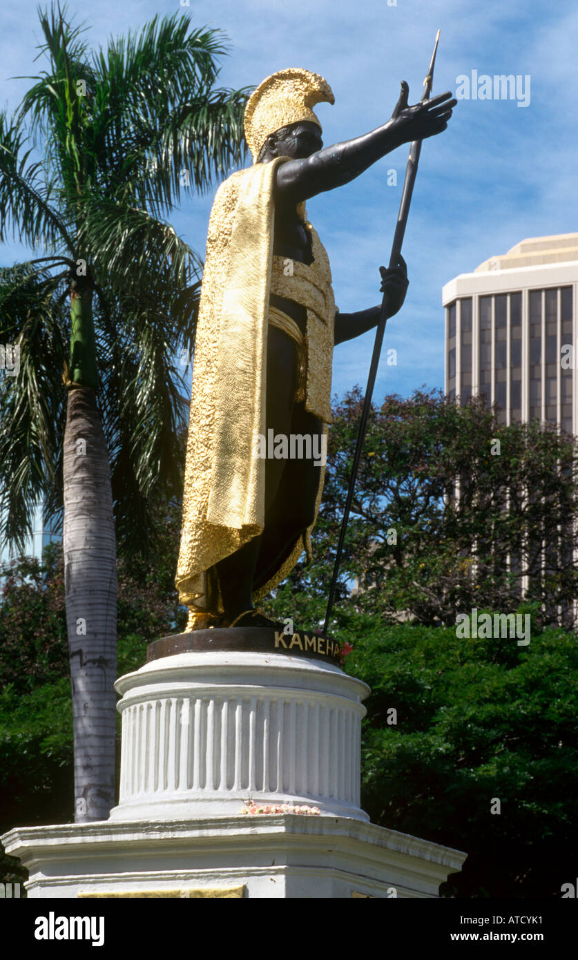 La estatua del rey Kamehameha I fuera el Palacio Iolani, Honolulu, Oahu, Hawaii, EE.UU. Foto de stock