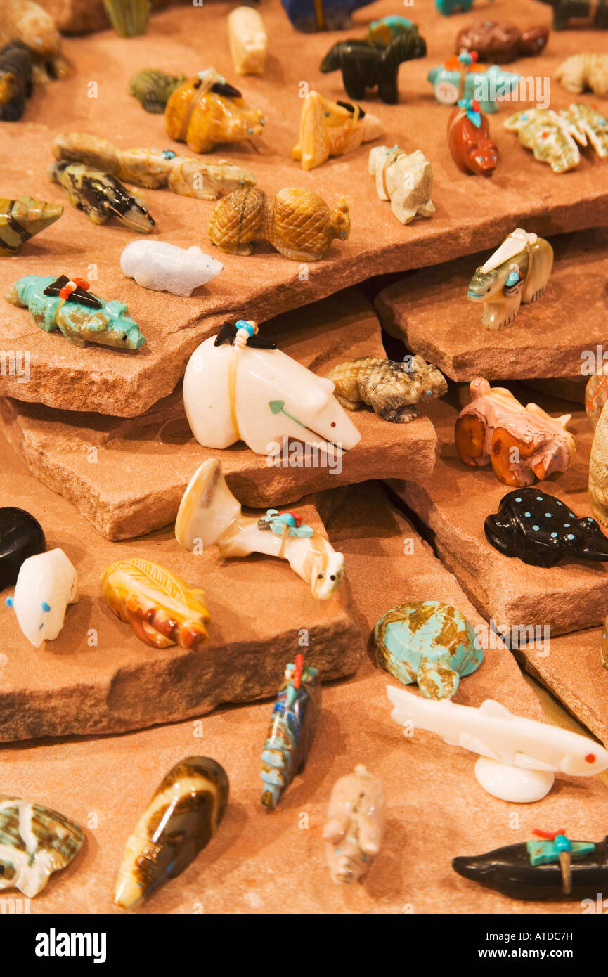 Los indios pueblo zuni fetiches para la venta Gallup entre indígenas