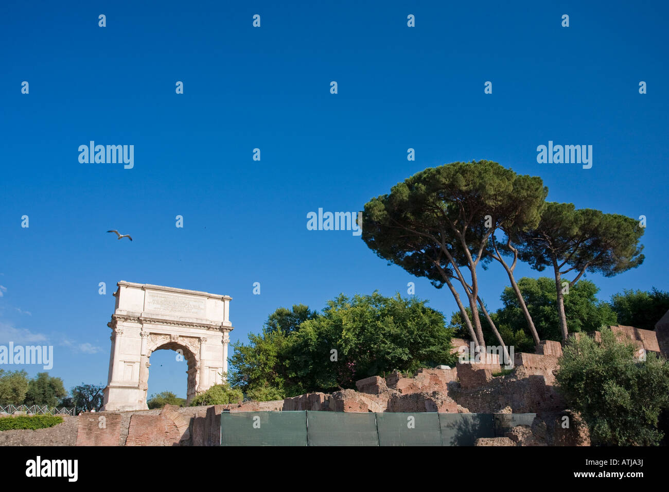 Arco de Tito del Foro Romano Roma Italia Foto de stock