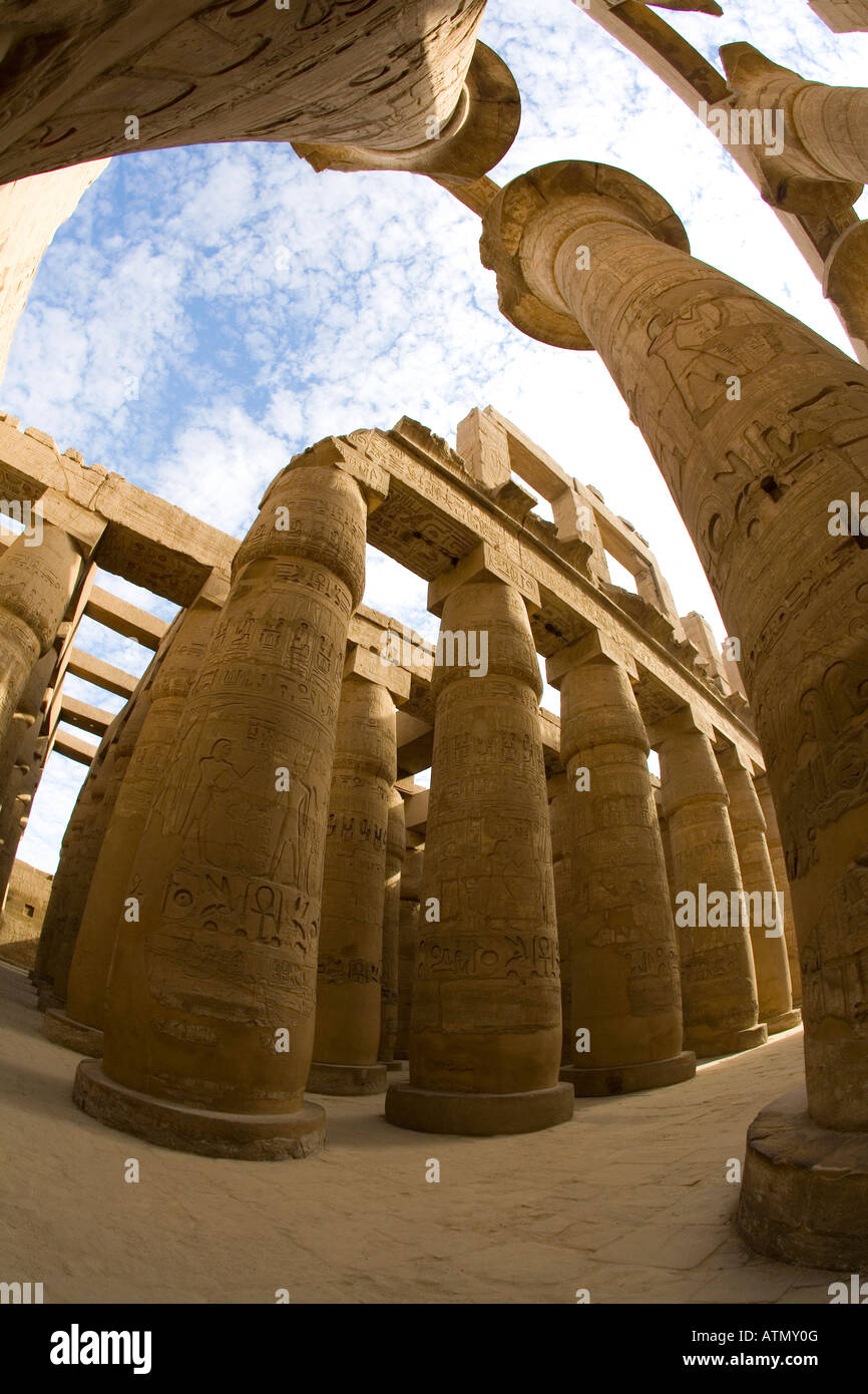 Sala hipóstila salen Templo de Karnak en Luxor, Egipto Foto de stock