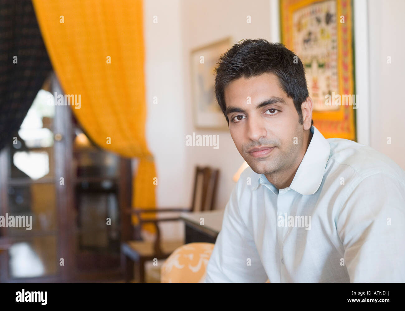 Retrato de un hombre joven Foto de stock