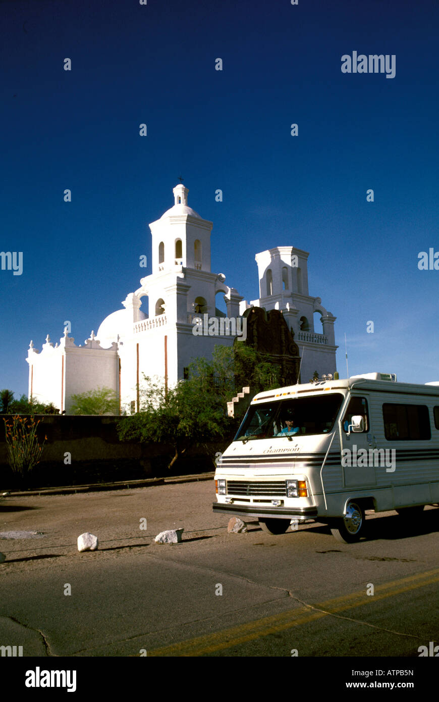Vida de RV en Tucson, la Misión San Xavier del Bac AZ Arizona Foto de stock