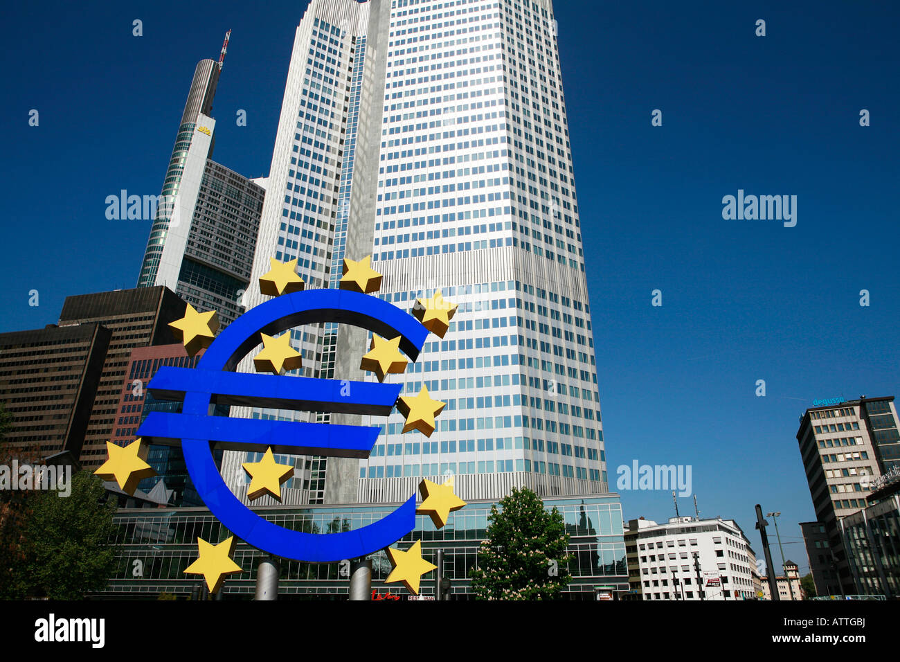 Signo de Euro, el símbolo del euro y del Banco Central Europeo (BCE), Frankfurt am Main, Hessen, Alemania, en Alemania, en Europa, la UE Foto de stock