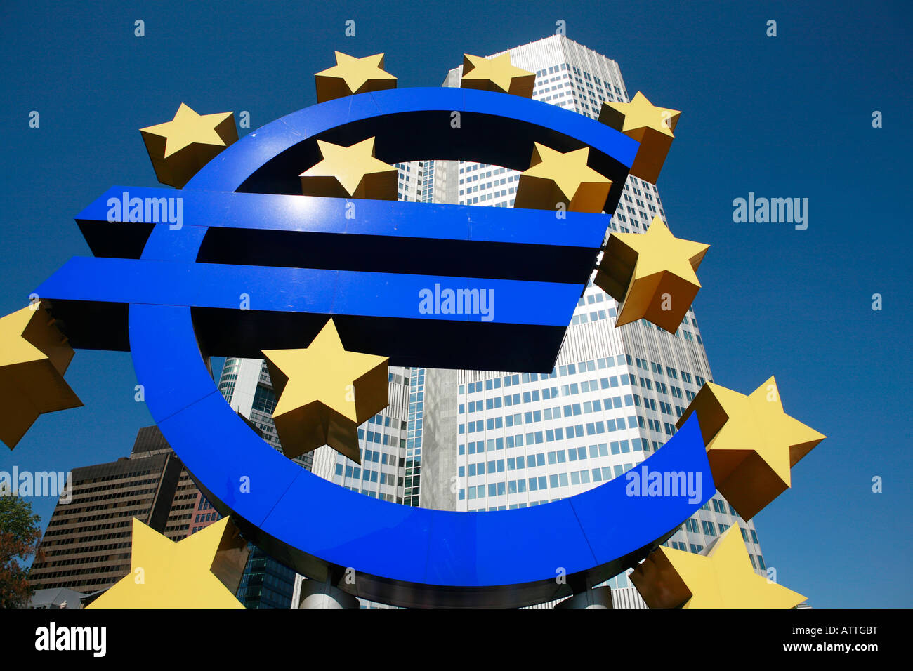 Signo de Euro, el símbolo del euro y del Banco Central Europeo (BCE), Frankfurt am Main, Hessen, Alemania, en Alemania, en Europa, la UE Foto de stock