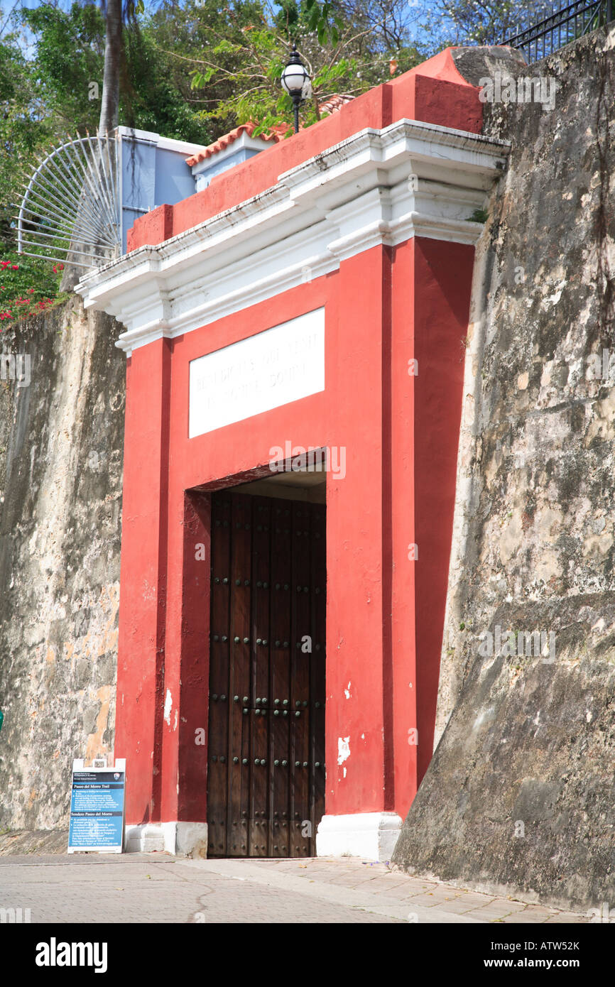 Puerta de San Juan la puerta de la muralla de la ciudad antigua de san juan  el Viejo San Juan Puerto Rico Caribe Fotografía de stock - Alamy