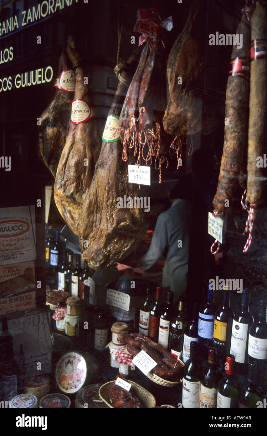 En La Despensa de alimentos Jamones shop ZAMORA Castilla y León España  región Fotografía de stock - Alamy