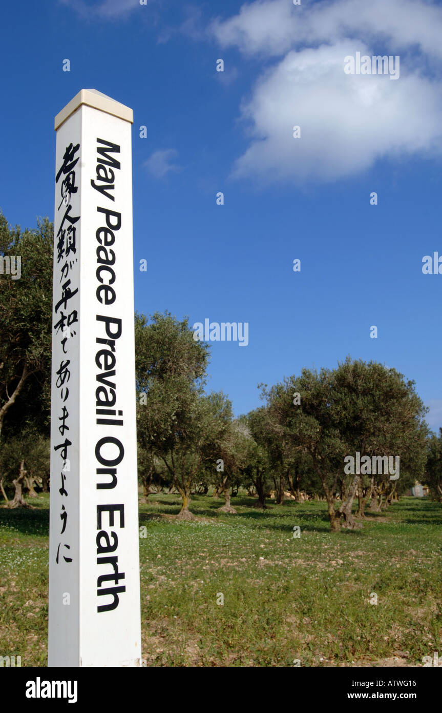 Símbolo de paz Xaghra, Gozo la isla de Malta Foto de stock