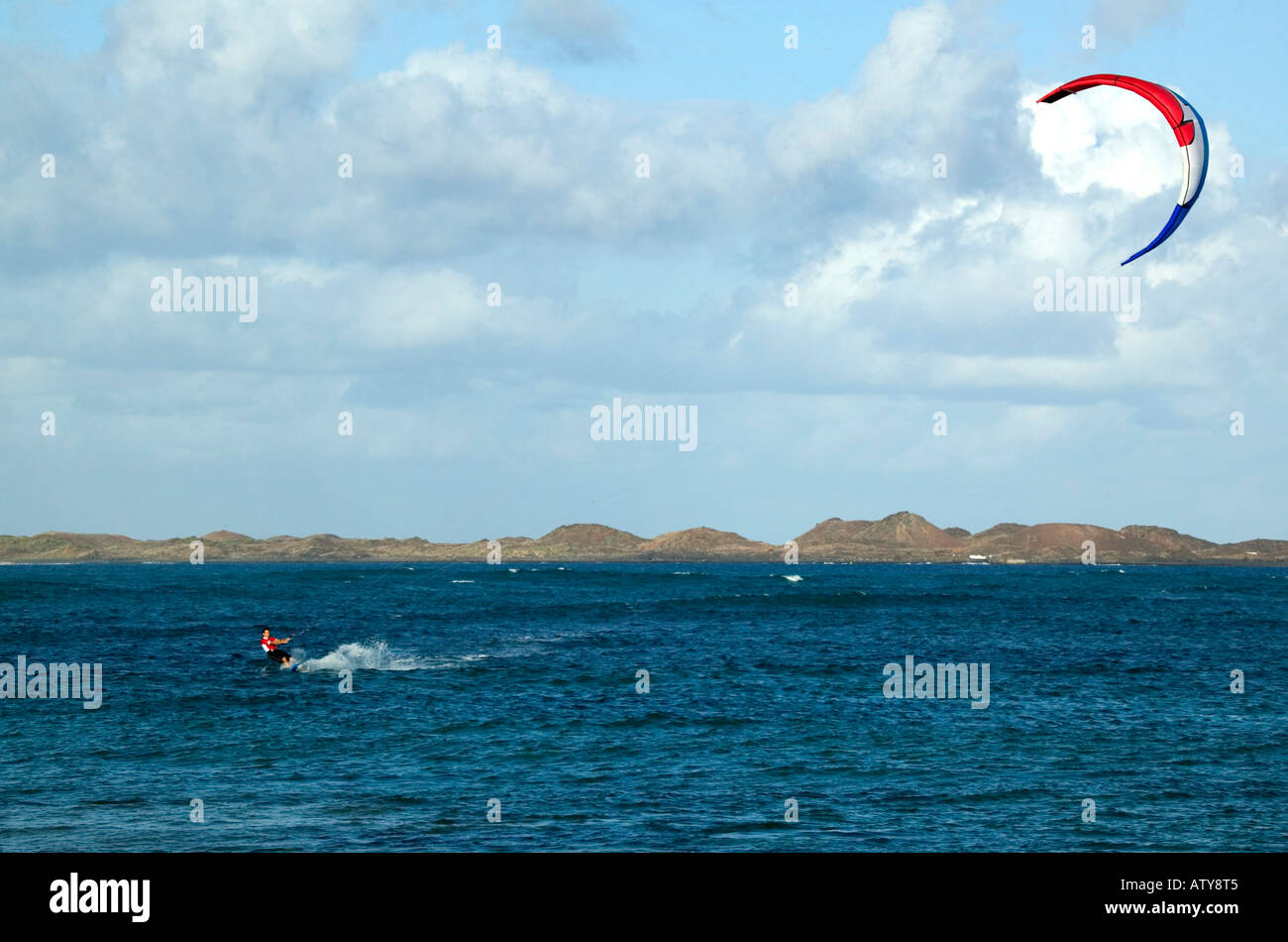 Bandera de corralejo playa fotografías e imágenes de alta resolución
