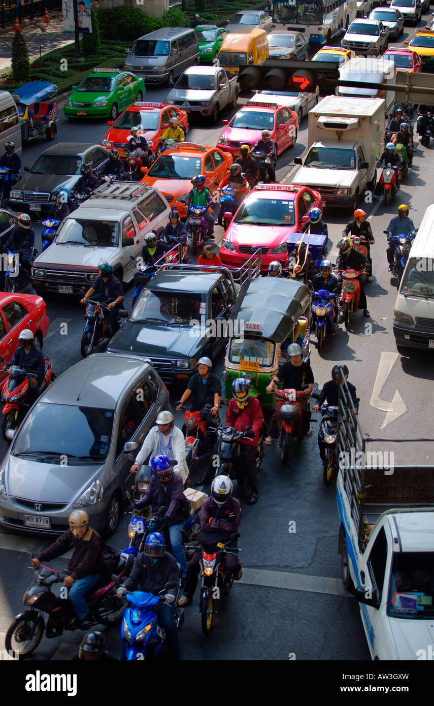 El tráfico de autos en Bangkok, Tailandia Foto de stock