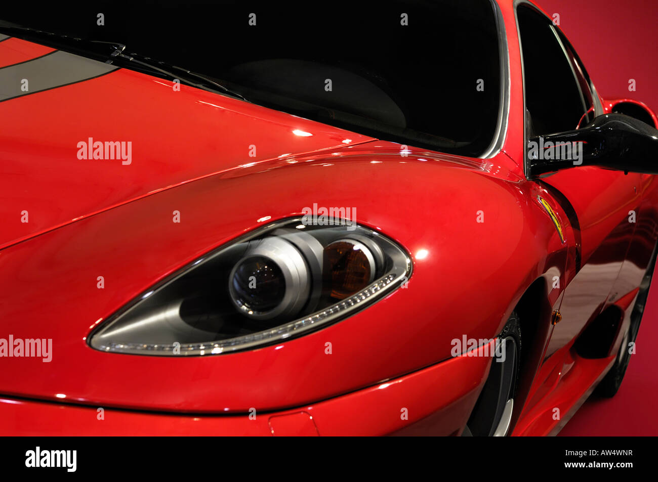 Licencia disponible en MaximImages.com - Red Ferrari F430 Scuderia Foto de stock