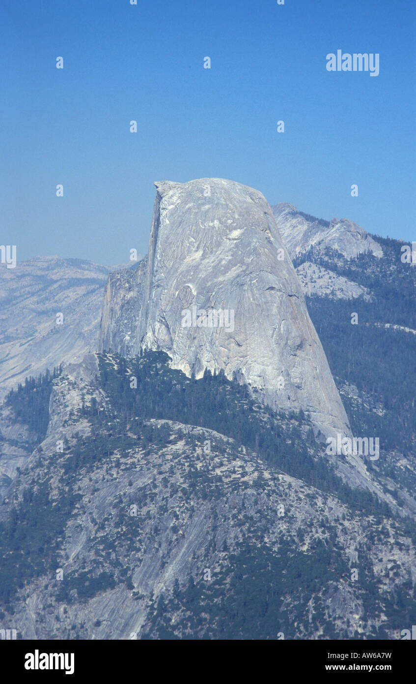 El Parque Nacional de Yosemite y el medio domo visto desde el glaciar Punto  California EE.UU Fotografía de stock - Alamy