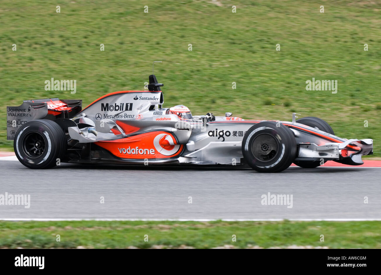 Heikki Kovalainen aleta en el McLaren Mercedes MP4 23 carreras de Fórmula 1  durante sesiones de pruebas en el Circuit de Catalunya Fotografía de stock  - Alamy