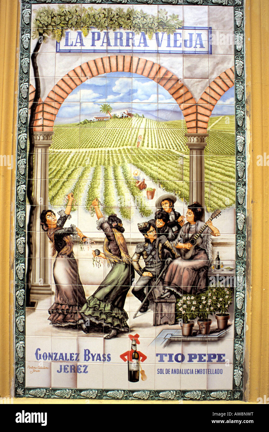 España, Andalucía, Jerez de la frontera. Pintura mural de mosaico. Tio Pepe  es más famosos del mundo y Jerez Jerez Jerez es capital Fotografía de stock  - Alamy