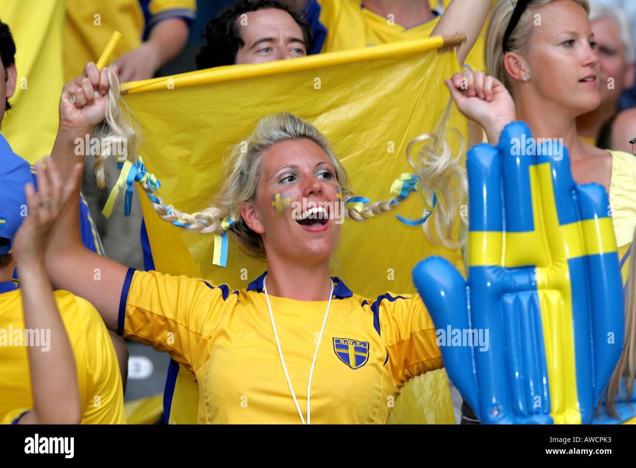 Female Swedish Fan Singing In Fotografías E Imágenes De Alta Resolución Alamy 2381