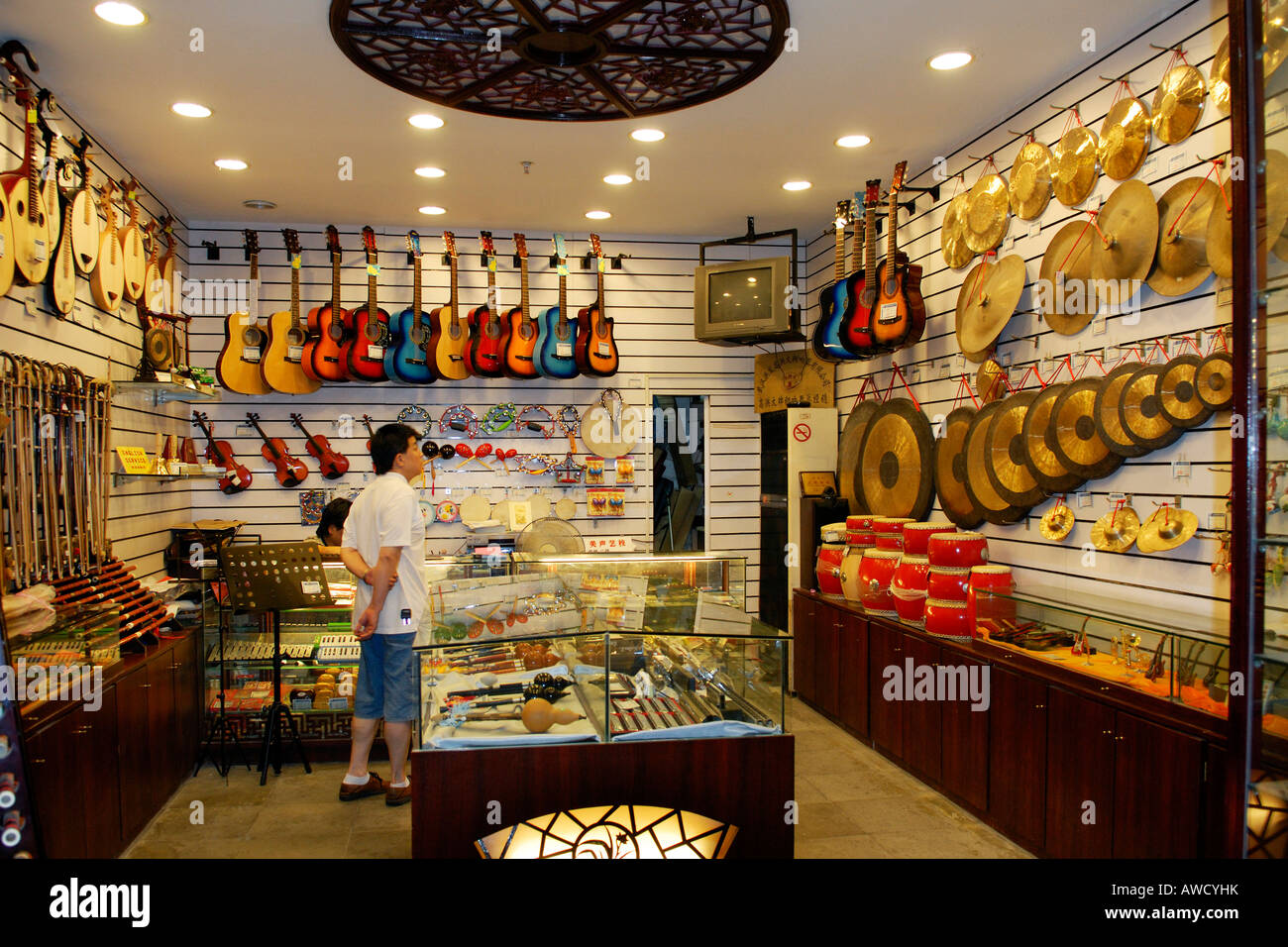 Tienda de instrumentos musicales en el barrio de nueva construcción en