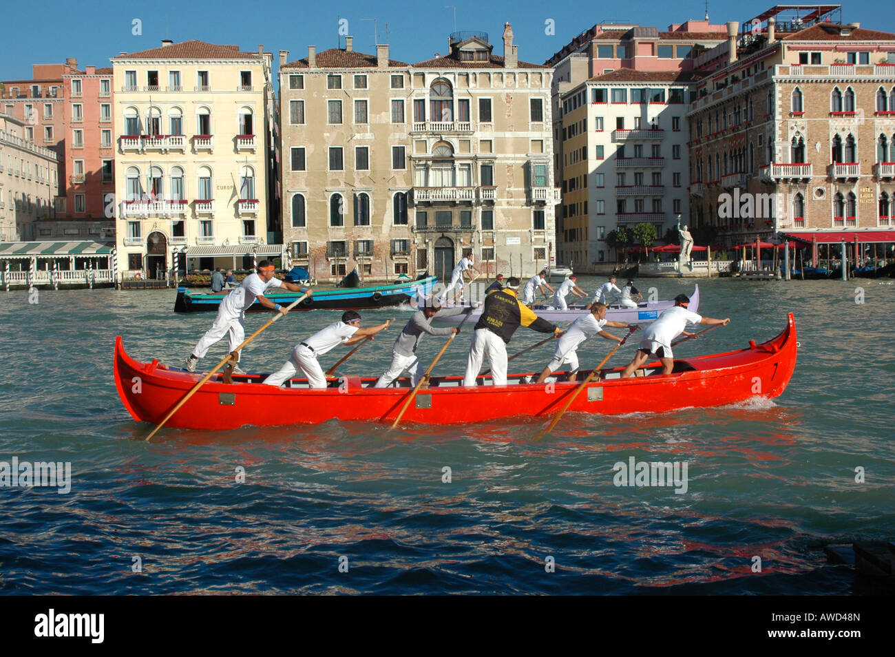 Partiendo de una góndola raza, Venecia, Véneto, Italia, Europa Foto de stock